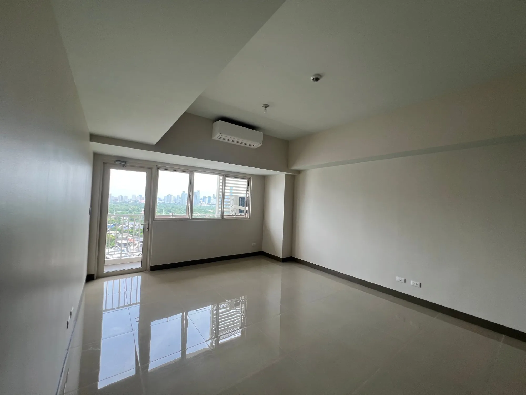 Two-bedroom residence with terrace