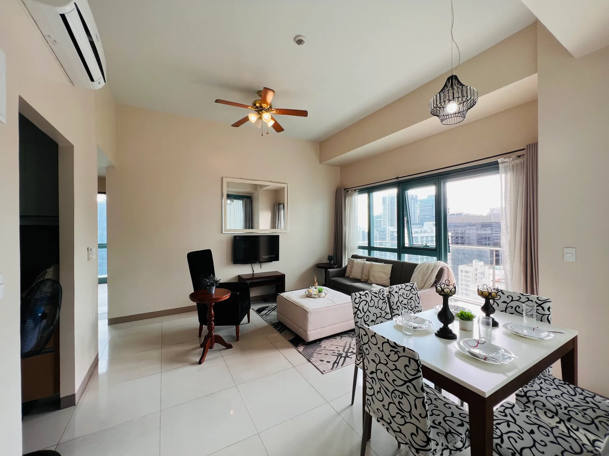 Two-bedroom residence with terrace