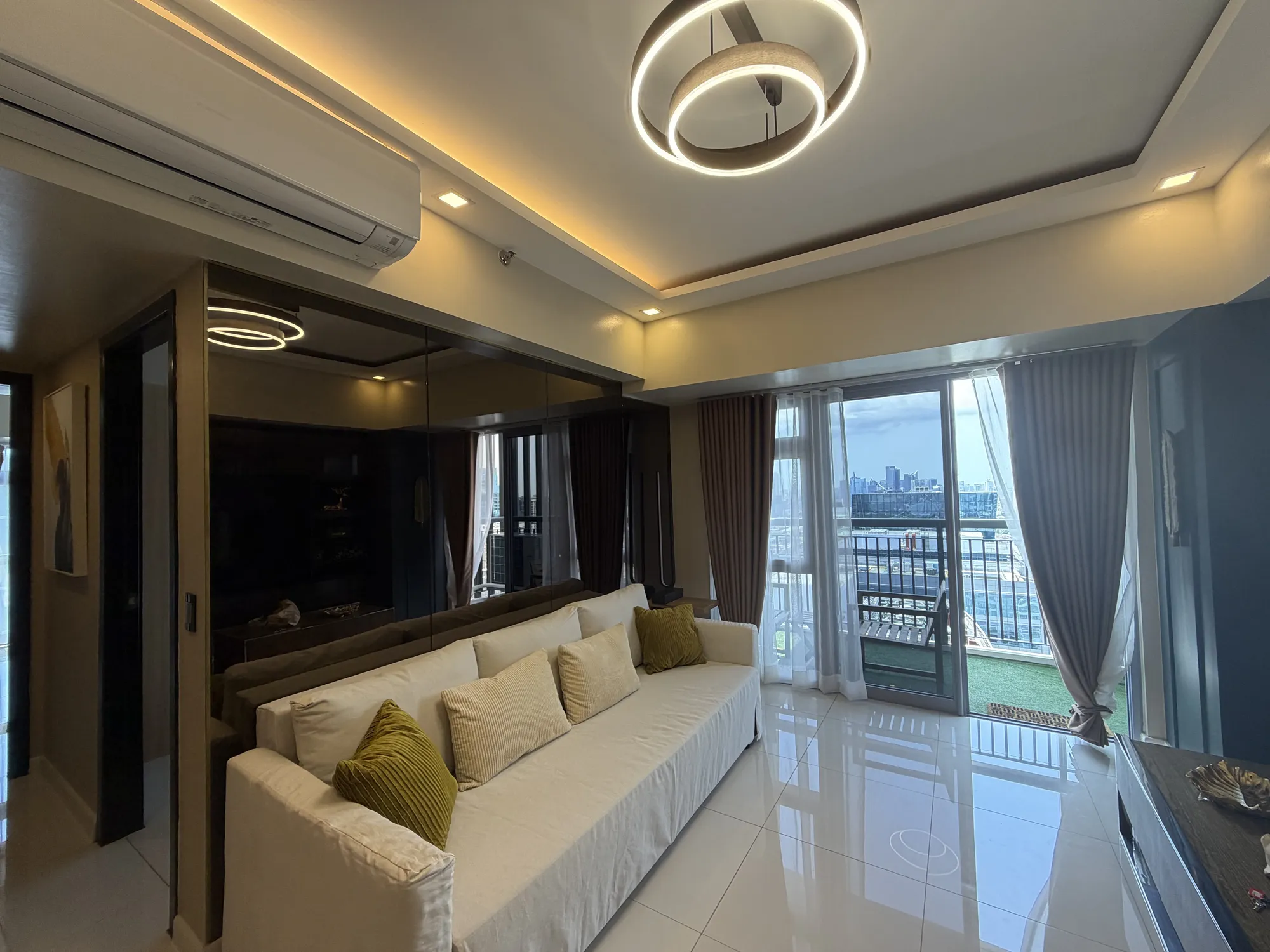 Two-bedroom residence with terrace